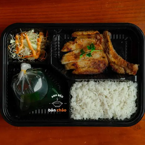 Hình ảnh Cơm sườn cốt lết chiên