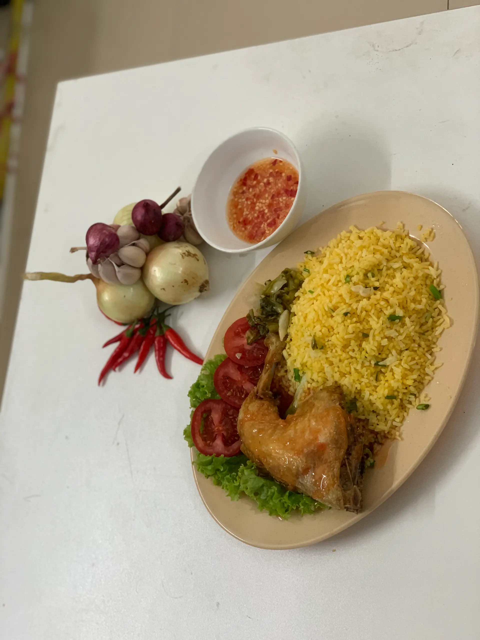 Hình ảnh Dĩa góc tư sốt thái 
