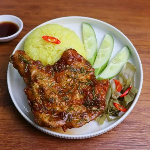 Hình ảnh Cơm Gà Xốt Lá Chanh (Đùi Cánh Quạt)