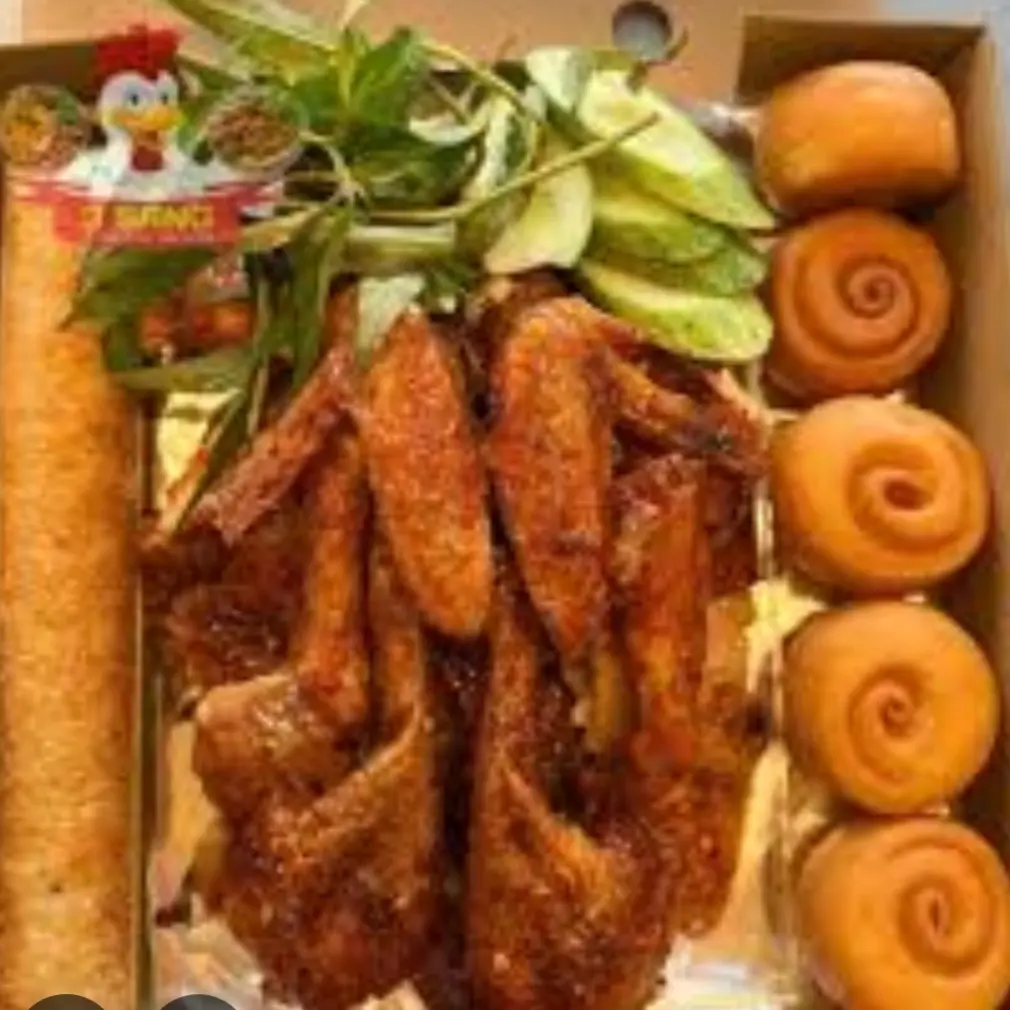 Hình ảnh combo 1 gà nướng muối ớt siêu cay một con lớn+6 cái bánh bao chiên giòn 