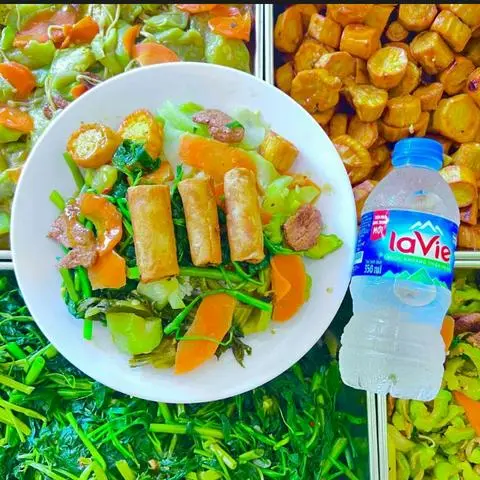 Hình ảnh cơm chả giò+ nước khoáng 