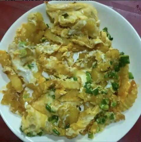 Hình ảnh Nui + Khoai tây chiên trứng
