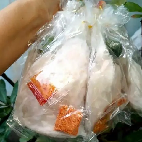Hình ảnh Xâu 10 bịch bánh tráng phơi sương tỏi sa tế tắc