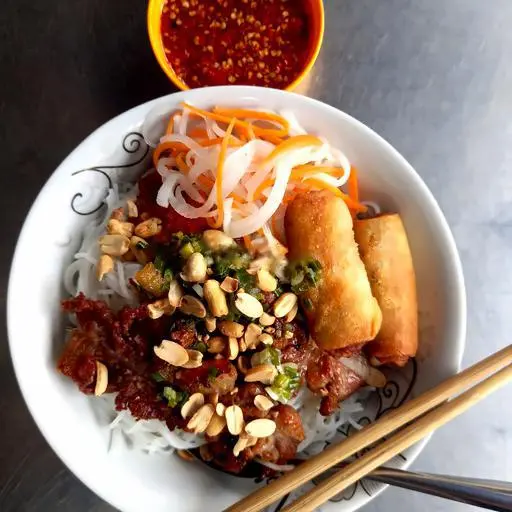 Hình ảnh Bún thịt nướng chả giò