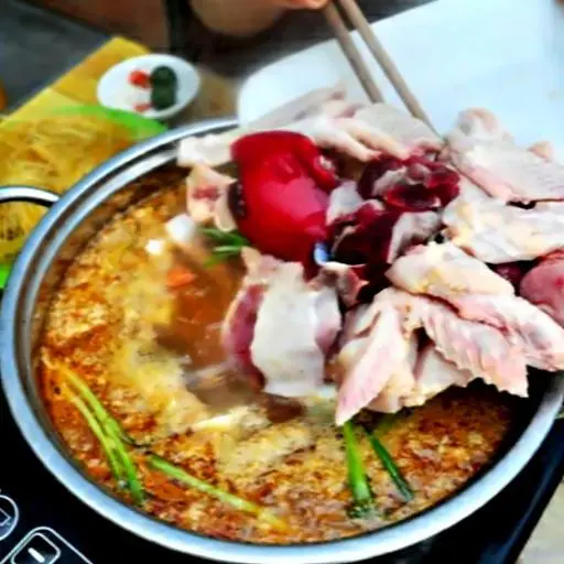 Hình ảnh Lẩu Gà Chua Cay Nồi Lớn + đậu