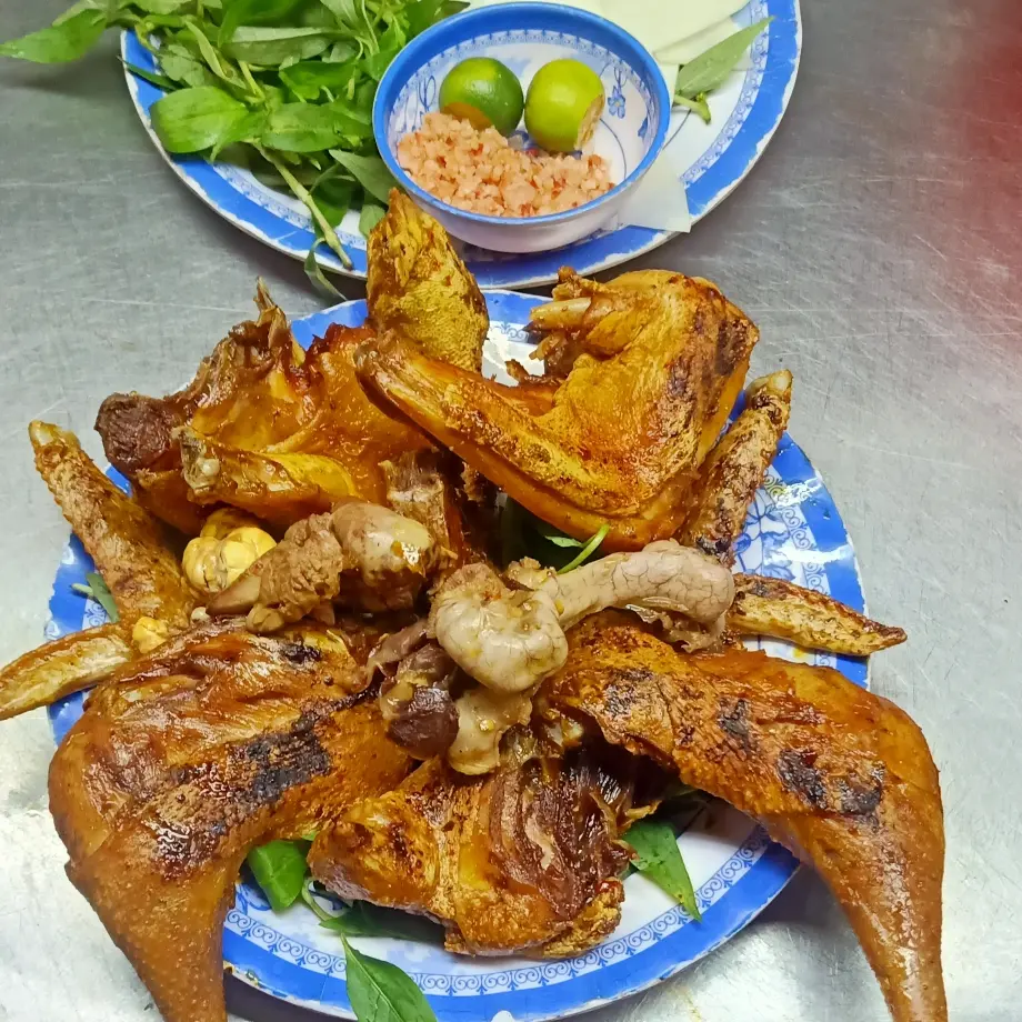 Hình ảnh gà nướng nguyên con 