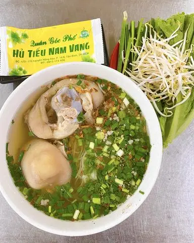 Hình ảnh Hủ tiếu giò heo - sâm bông cúc