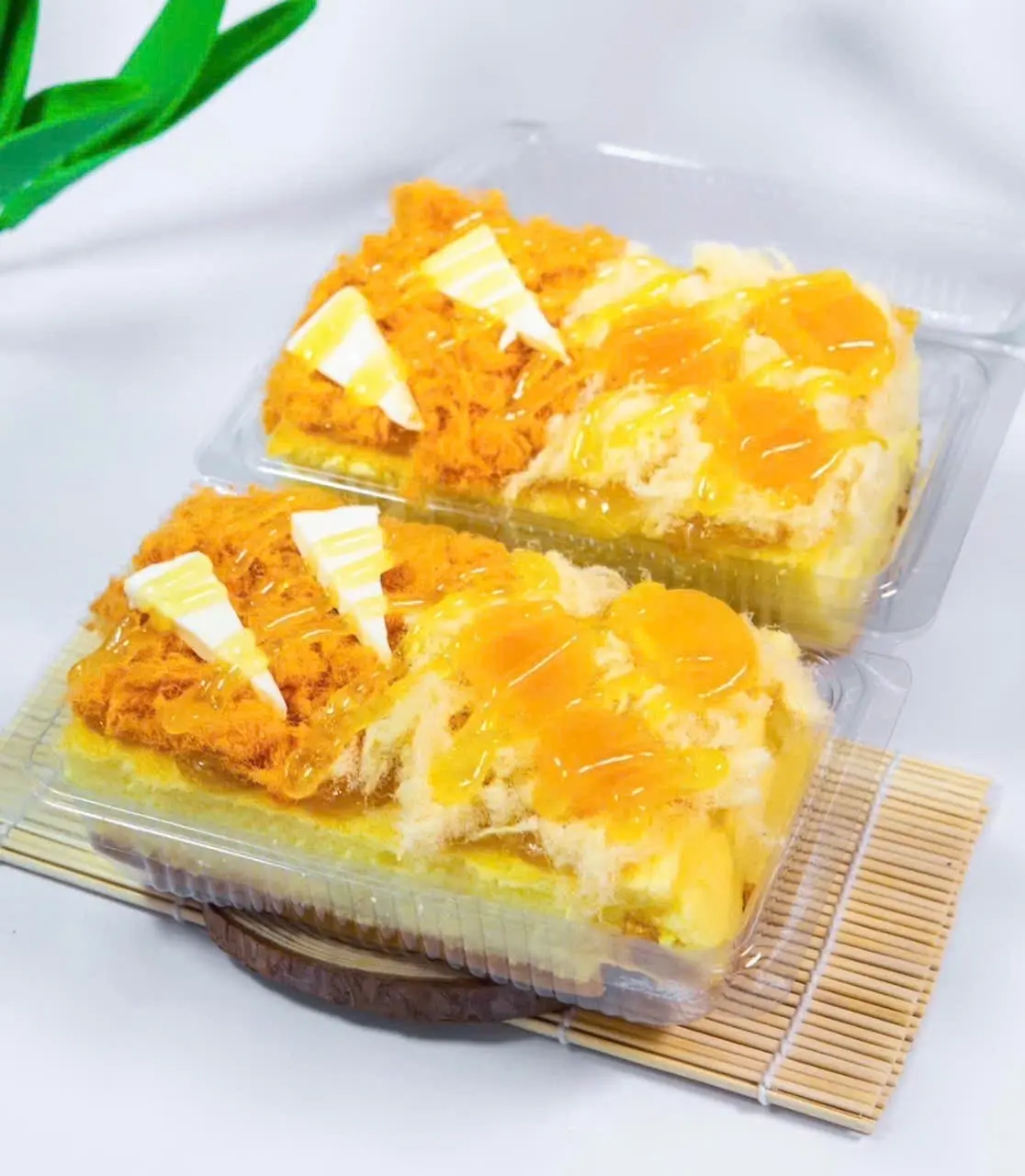 Hình ảnh bánh bông Lan trứng muối Hộp