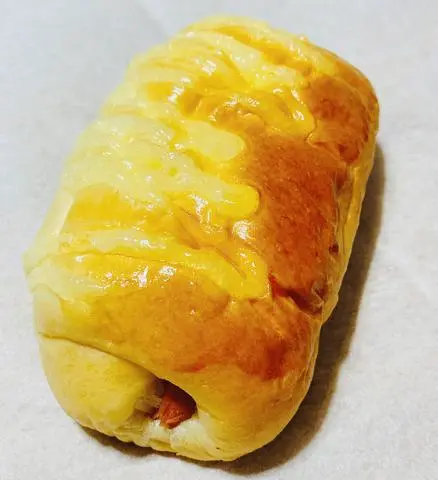 Hình ảnh Bánh mì xúc xích phô mai