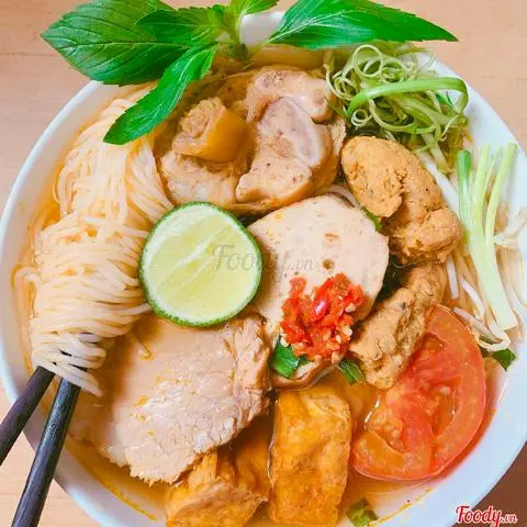 Hình ảnh Bún riêu có giò