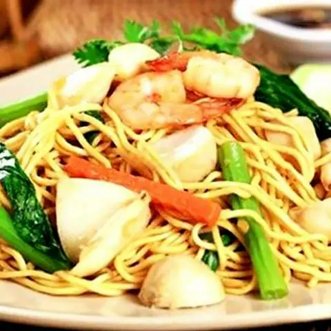 Hình ảnh Mì mềm xào nạc gà