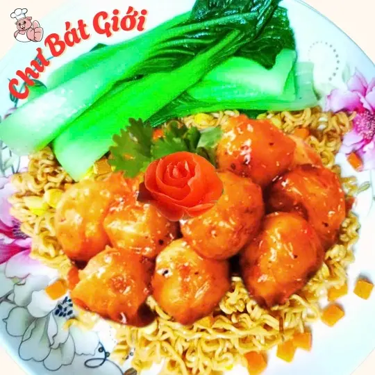 Hình ảnh Mì trộn trứng cút lắc mắm tỏi
