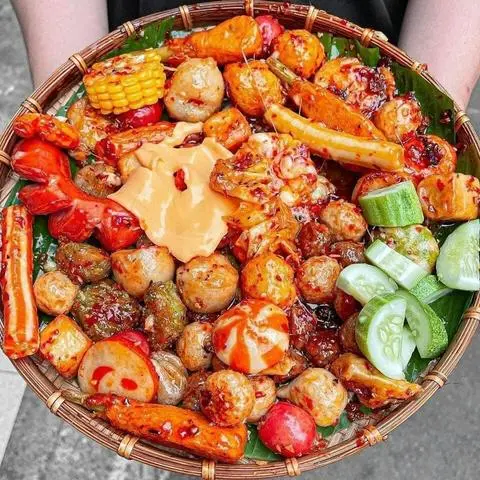 Hình ảnh Combo Cá Viên Chiên Sốt Bò HongKong Cháy Tỏi MinMin - 10 món