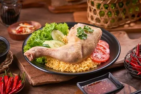 Hình ảnh Cơm gà hấp muối