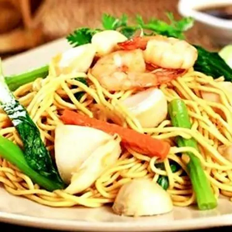 Hình ảnh Mì mềm xào bò cải