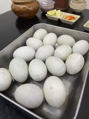 Hình ảnh hột vịt lộn
