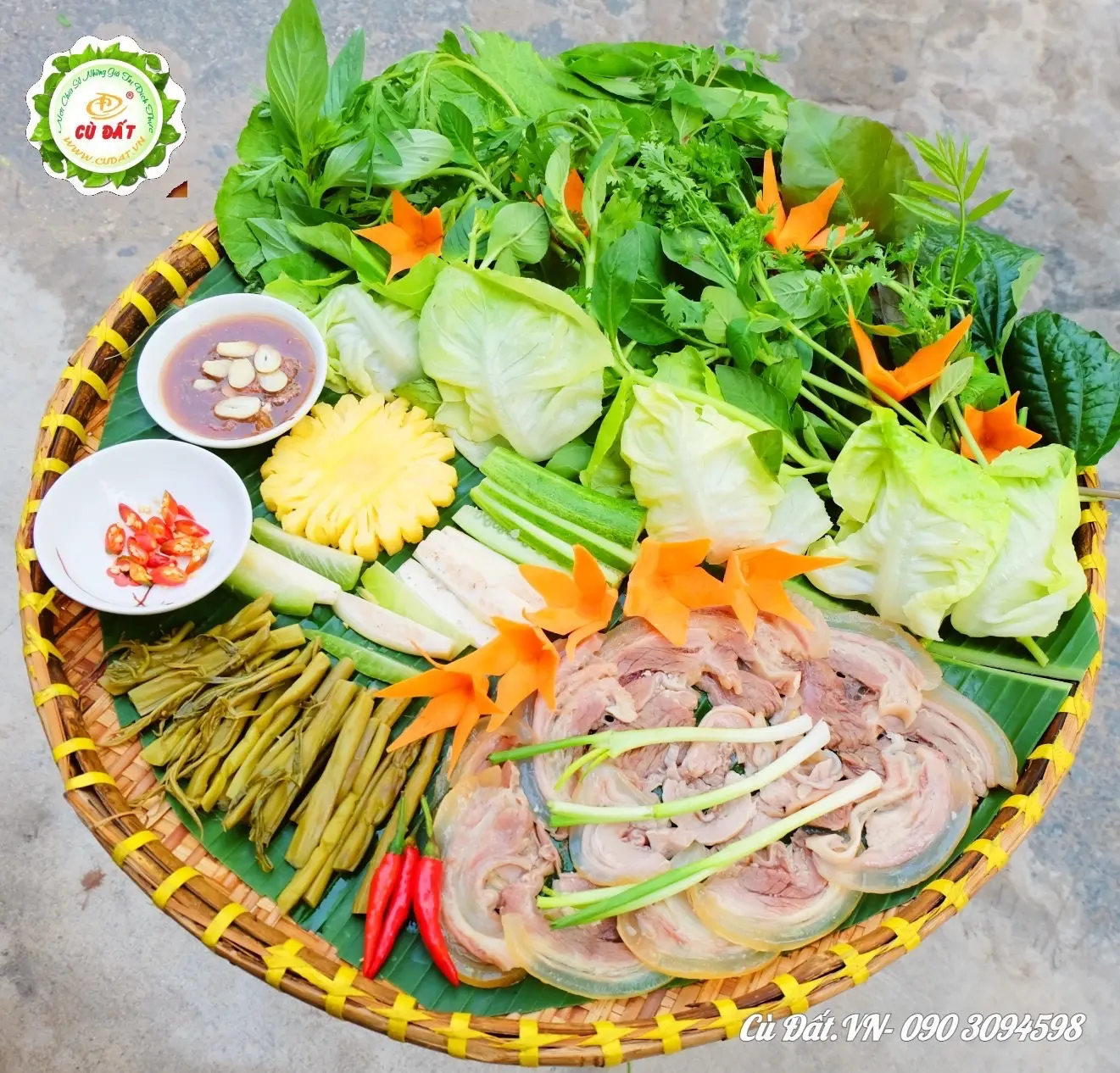 Hình ảnh Bò tơ cuốn rau rừng nhỏ - tai heo chua - 7up