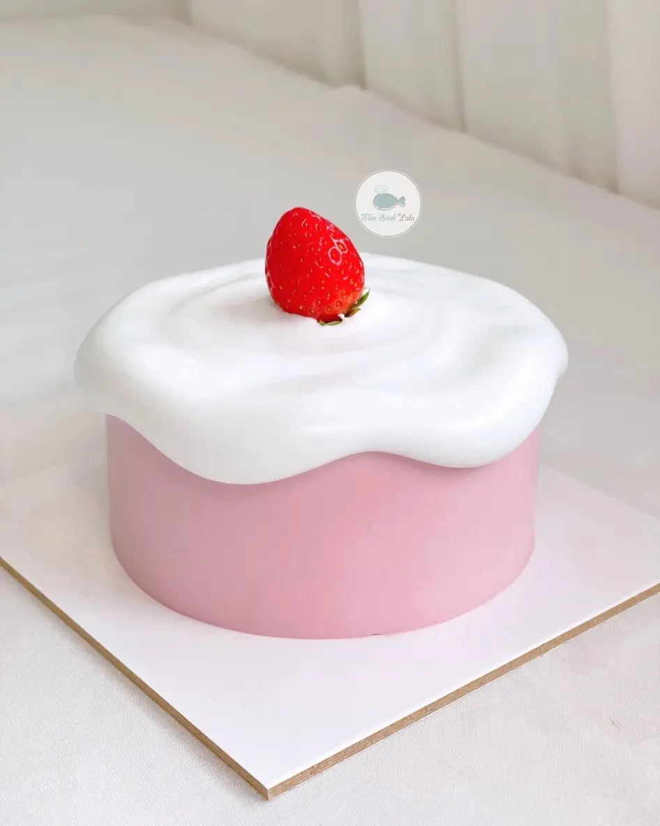Hình ảnh Bánh bento 10cm trái dâu (hộp mica)