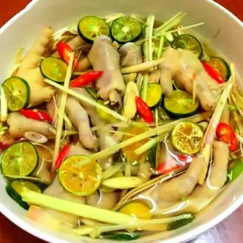 Hình ảnh Chân gà ngâm xả tắc