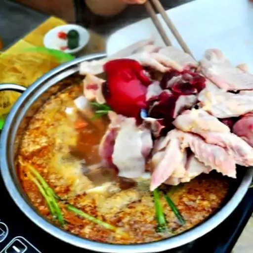Hình ảnh Lẩu Gà Chua Cay Nồi Nhỏ + Đậu