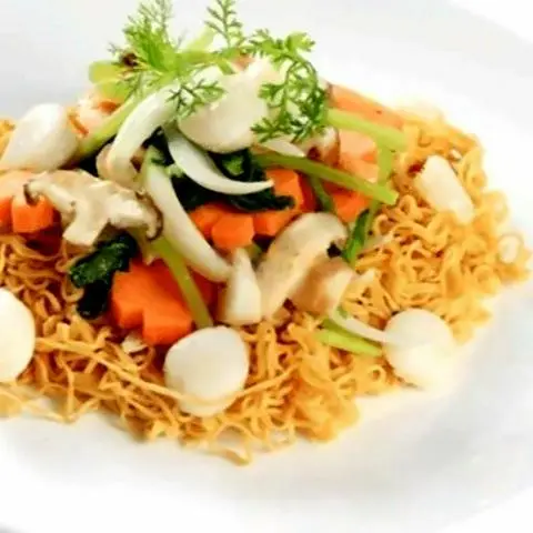 Hình ảnh Mì gói xào trứng thịt