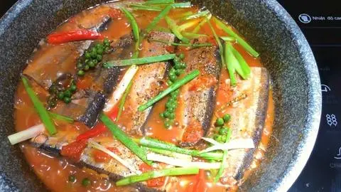 Hình ảnh Cơm cá Thu kho thơm cà