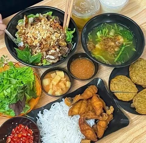 Hình ảnh Bún cá trộn đầy đủ