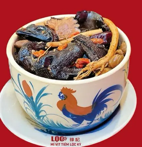 Hình ảnh Gà ác tiềm cửu vị thuốc bắc