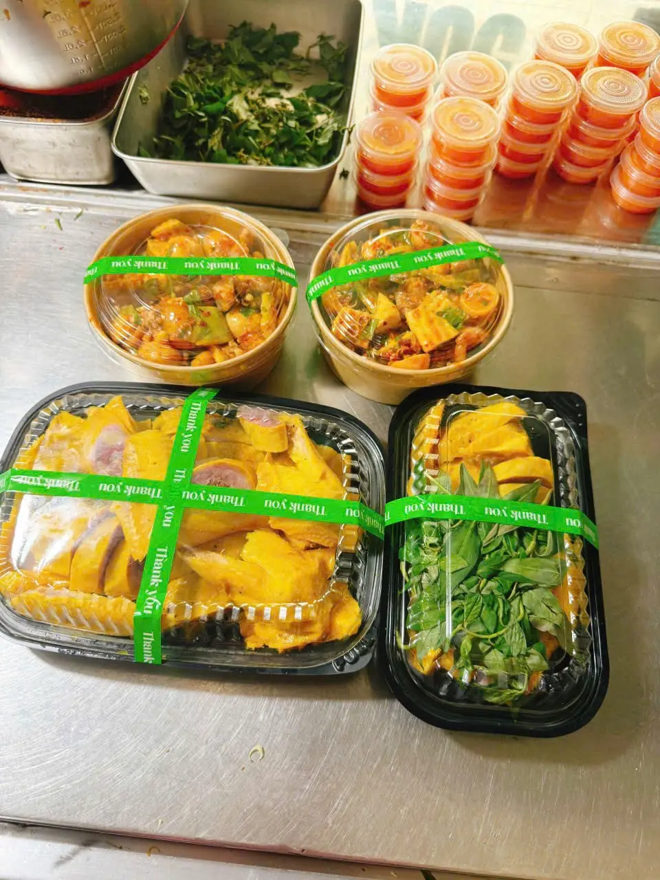 Hình ảnh gà khuây + chân gà sốt Thái 