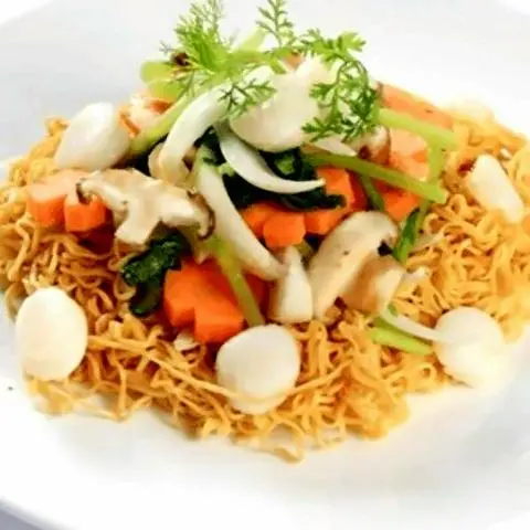 Hình ảnh Mì gói xào bò cải