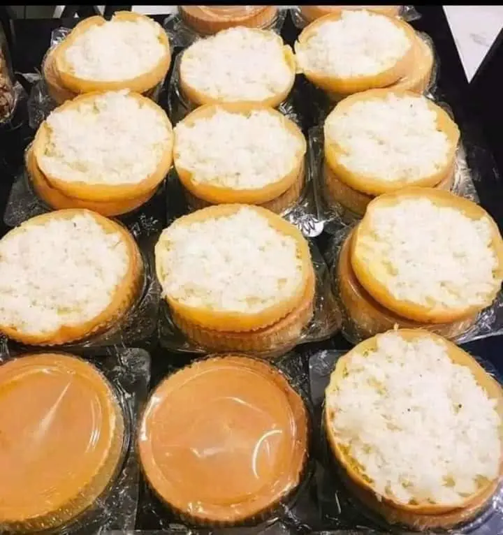 Hình ảnh Bánh vàng nhân dừa rim