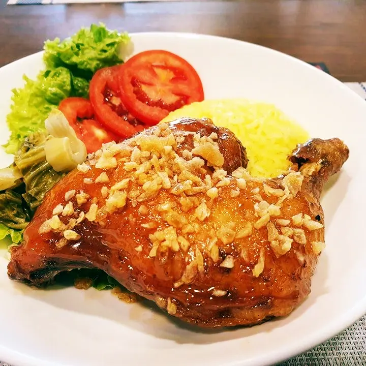 Hình ảnh Cơm Gà Mắm Tỏi Đùi Góc Tư