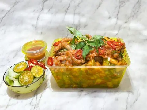 Hình ảnh chân gà sốt thái mix trứng non phần lớn