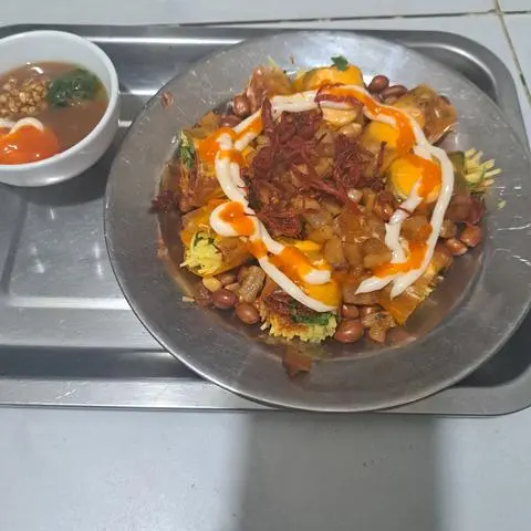 Hình ảnh Bánh tráng cuốn tep mỡ trứng khô bò  sốt me