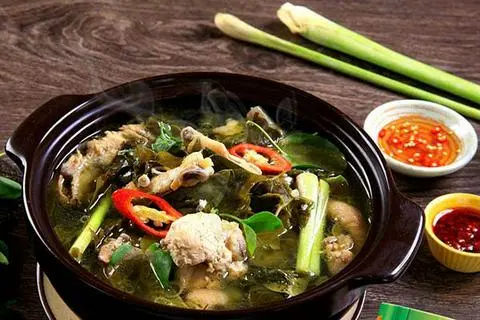 Hình ảnh Lẩu Gà Ta Lá Giang