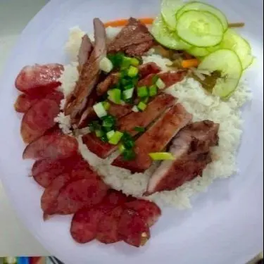 Hình ảnh Cơm Sườn Nướng+Lạp Xưởng(Tặng ly trà tắc) 