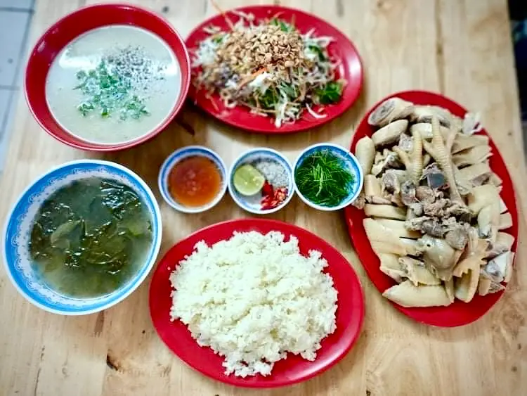 Hình ảnh Gà nguyên con - cháo gỏi