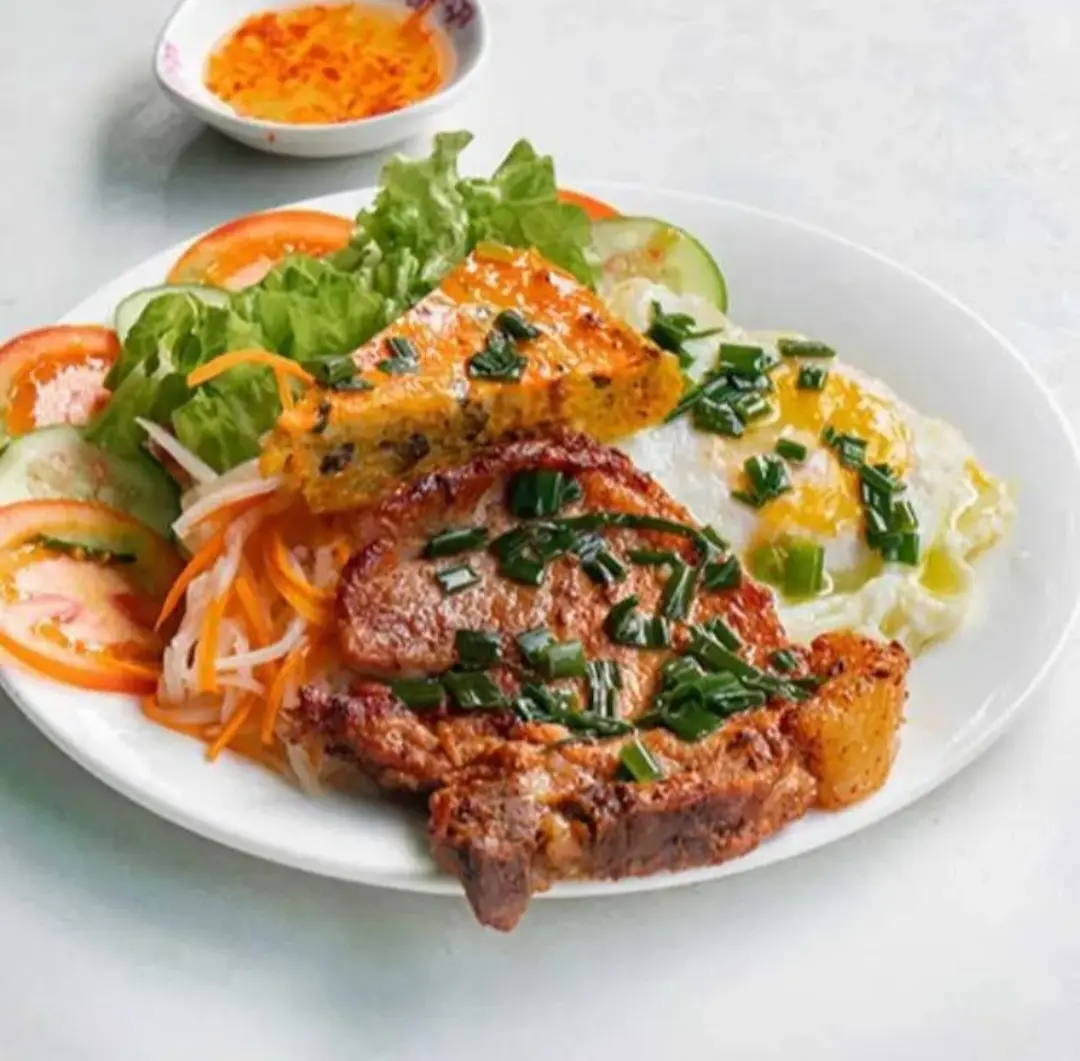 Hình ảnh Cơm sườn - chả trứng