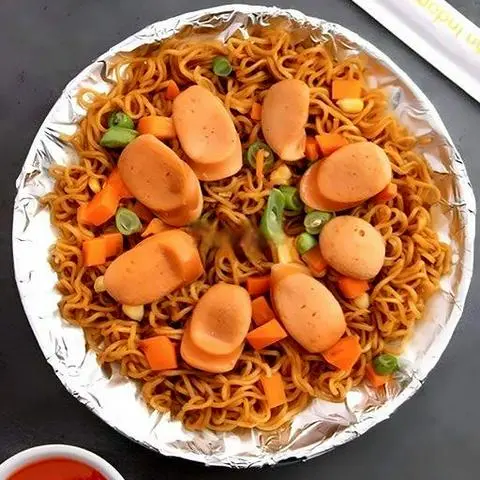 Hình ảnh Mì trộn xúc xích