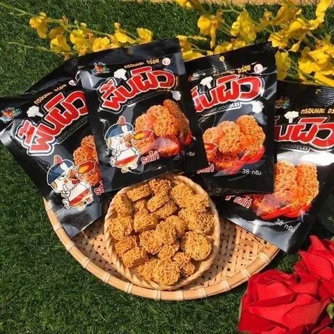 Hình ảnh 2 Gói Snack Mì Gà Viên Thái Lan