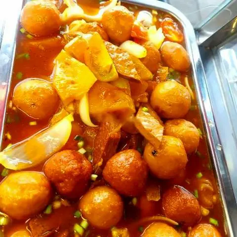 Hình ảnh Cơm chả cá cuộn trứng cút kho sốt cà thơm