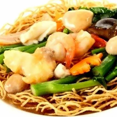 Hình ảnh Mì giòn xào trứng thịt