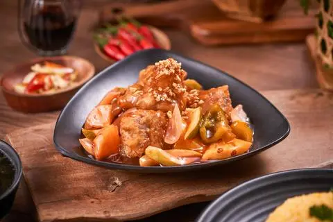 Hình ảnh Cơm sườn xào chua ngọt