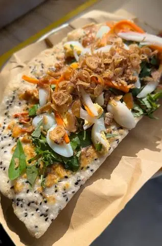 Hình ảnh Bánh tráng nướng mắm ruốc vỏ bánh dừa