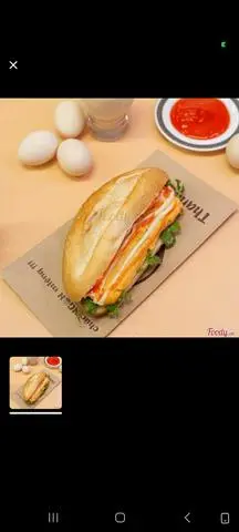 Hình ảnh Bánh mì trứng ngải cứu chiên giòn