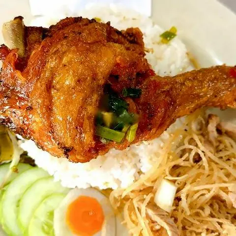 Hình ảnh Cơm tấm gà chiên nước mắm