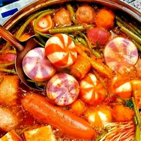 Hình ảnh Lẩu xiên que - cá hồi - thịt bò