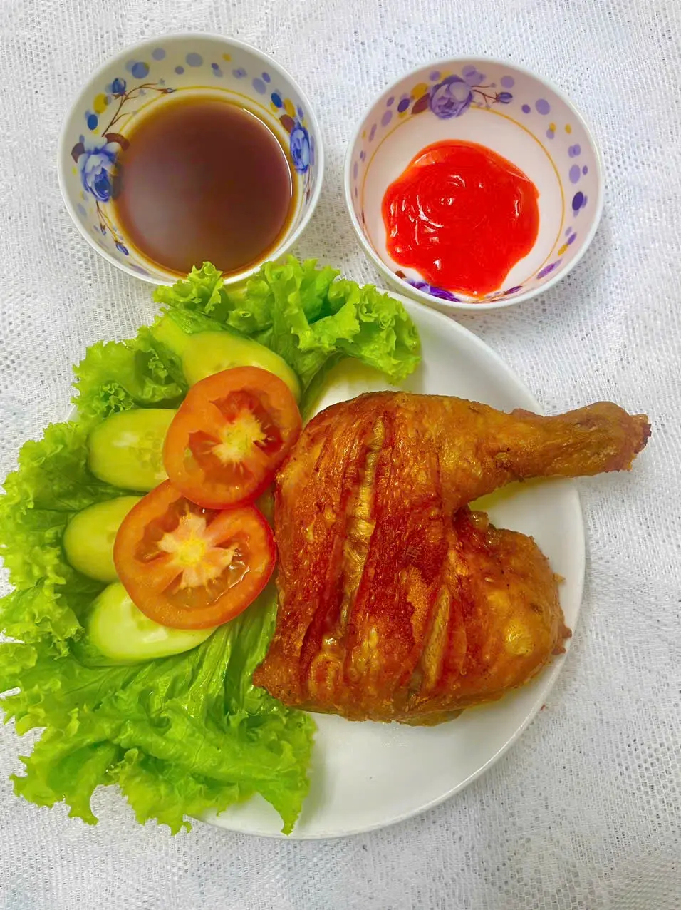Hình ảnh Cơm Đùi Gà Xối Mỡ Giòn Thơm Ngon(Đùi Vừa)+Trà Tắc