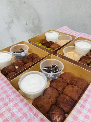 Hình ảnh Mochi cacao chấm kem cheese - vụn oreo