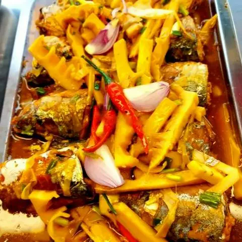 Hình ảnh Cơm cá sapa kho măng vàng